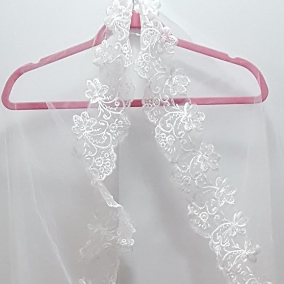 medium length white tulle mesh lace veil - Picture 1 of 3